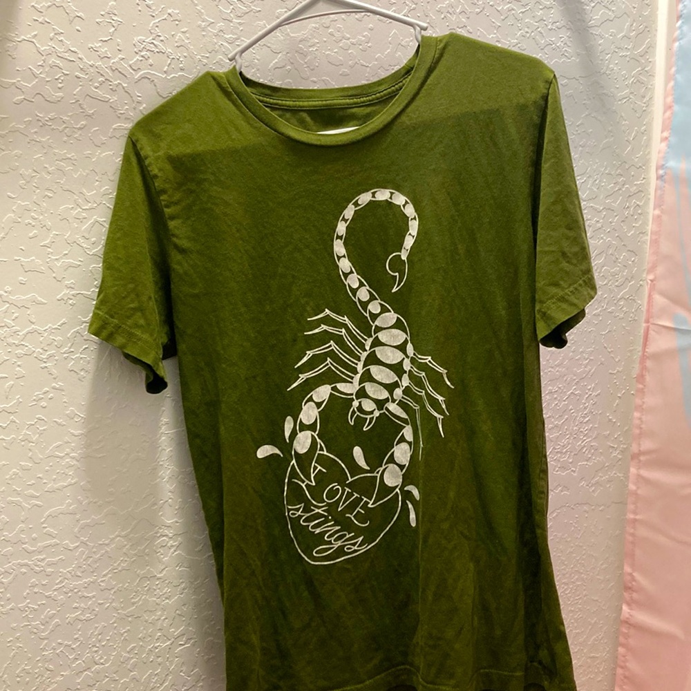 “Love stings” tattoo flash shirt.